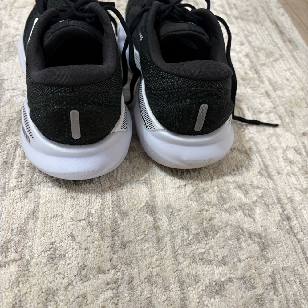 Brooks GT24 adrenaline Womens sz 6.5 Running Shoes in Black and White worn once - Picture 10 of 11